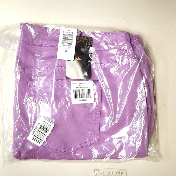 ❤️NWT VINTAGE TORRID DENIM SHORTS - DISNEY LITTLE MERMAID, SEBASTIAN, FLOUNDER - Picture 6 of 11